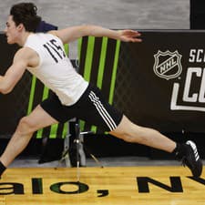 Dalibor Dvorský počas testov na NHL Scouting Combine v Buffale.