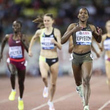 Dvojnásobná olympijská víťazka a úradujúca majsterka sveta Faith Kipyegonová pred dvoma týždňami na Diamantovej lige vo Florencii zaznamenala časom 3:49,11 minúty svetový rekord na 1500 metrov.