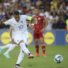 Kylian Mbappé momentálne zarezáva v drese francúzskeho národného tímu.