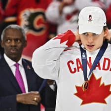 Takto sa kanadský fenomén tešil zo zisku zlatej medaily na MS juniorov.
