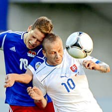 Nicolas (vľavo) v súboji so Saparom nechýbal pri remíze 1:1 vo Vaduze v roku 2013.