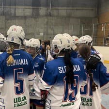 Slovenské hokejbalistky zdolali v semifinále Česko a zahrajú si finále.