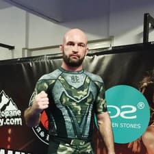 Poľský bojovník MMA Rafal Haratyk vyzýva na súboj Karlosa Vémolu.