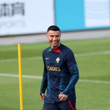 Cristiano Ronaldo bohatne aj mimo futbalových trávnikov.