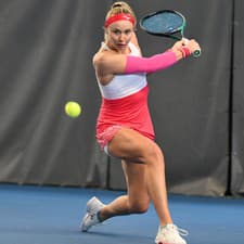 Slovenská tenistka Rebecca Šramková sa suverénnym spôsobom prebojovala do 2. kola dvojhry na turnaji WTA vo Varšave.