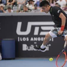 Aktuálne 90. hráč mužského rebríčka Yibing Wu si asi tenis chvíľu nezahrá. Aspoň dovtedy, kým lekári nezistia, čo mu je. 