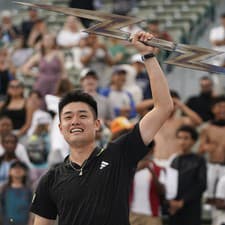 Aktuálne 90. hráč mužského rebríčka Yibing Wu si asi tenis chvíľu nezahrá. Aspoň dovtedy, kým lekári nezistia, čo mu je. 