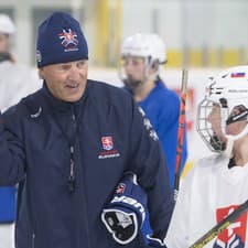 Na snímke tréner slovenskej ženskej hokejovej reprezentácie Arto Sieppi.