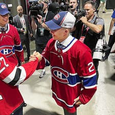 Filip Mesar (@f.mesar) and Juraj Slafkovsky Sr. are in the house! 🙌  #NHLFaceOff 📺: @sportsnet #NHLonSN (📸: @canadiensmtl)