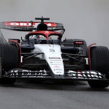 Ricciardo sa len nedávno vrátil do kokpitu, keď nahradil dovtedy nevýrazného Holanďana Nycka de Vriesa.