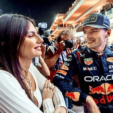 Max Verstappen oslávil tretí titul v F1 aj s priateľkou Kelly.