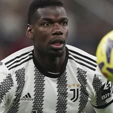 Stredopoliar Paul Pogba dostal od Juventusu trest za doping v podobe výrazného zníženia platu.