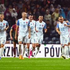 Stanislav Lobotka so spoluhráčmi oslavuje exportný gól do siete Portugalska