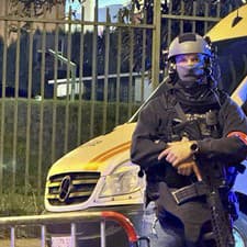 Fanúšikovia zo Švédska mali v Bruseli policajný doprovod, pričom bezpečnostné zložky zostali strážiť všetky hotely s priaznivcami hosťujúceho tímu.