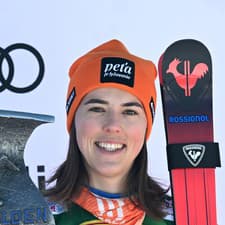 Petra Vlhová sa teší na pódiu z tretieho miesta v obrovskom slalome Svetového pohára v rakúskom Söldene