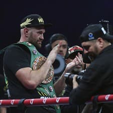 Tyson Fury získal opasok.