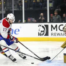 Brankár Las Vegas Golden Knights v akcii proti Montrealu Canadiens.