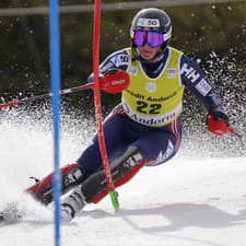Nórska lyžiarka Maria Therese Tvibergová si zranila koleno. 