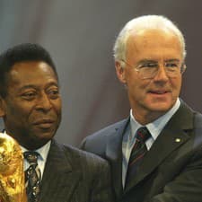 Legenda nemeckého i svetového futbalu Franz Beckenbauer (vpravo).