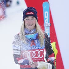 Americká lyžiarka Mikaela Shiffrinová oslavuje víťazstvo v slalome.
