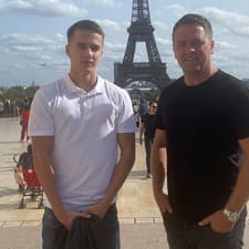  Bývalý anglický futbalista Michael Owen so synom Jamesom.