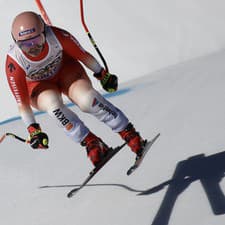 Švajčiarska lyžiarka Joana Hählenová preteká aj s roztrhnutým predným krížnym väzom a dokonca v oboch kolenách.