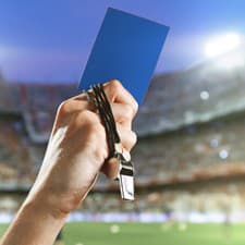 Modrá karta vo futbale - revolučná novinka alebo záhuba tejto hry?