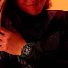 Ester nosí na ruke hodinky za viac ako štvrť milióna eur.