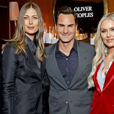 Zľava bývala ruská tenistka Maria Šarapovová (36), Roger Federer (42) a lyžiarka Lindsey Vonnová (39).