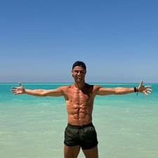 Cristiano Ronaldo si užíva dovolenku. 