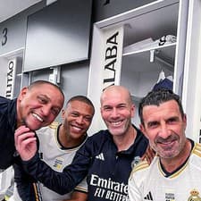 Tieto legendy Madridu nastúpili proti Čechovi - zľava Roberto Carlos, Baptista, Zidane, Figo a Seedorf.