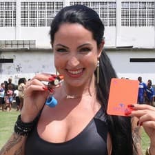 Brazílska herečka z filmov pre dospelých Elisa Sanches skoncovala s pornokariérou a presunula sa na futbalové trávniky. 