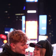 Adam Sýkora s priateľkou v uliciach New Yorku.
