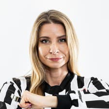 Medzinárodná rozhodkyňa IIHF Magdaléna Jonáková ukázala vybrané gestá.