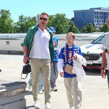 Marián Hossa s rodinou prišli podporiť Slovensko v zápase proti Kazachstanu na MS 2024