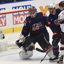Na snímke zľava americký brankár Charlie Lindgren, americký hokejista Luke Kunin a hráč Lotyšska Martins Dzierkals.