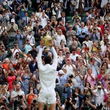 Minulý rok mužský grandslam vo Wimbledone ovládol španielsky tenista Carlos Alcaraz.