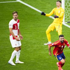 Na snímke v popredí španielsky obrancaDani Carvajal oslavuje svoj gól.