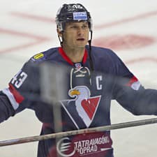 V minulosti ako hráč obliekal Tomáš Surový dve sezóny belasý dres v KHL.