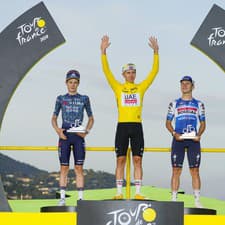 Slovinec Tadej Pogačar sa stal tretíkrát celkovým víťazom Tour de France.