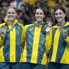 Austrálčanky v zložení Mollie O'Callaghanová, Shayna Jacková, Emma McKeonová a Meg Harrisová vytvorili v sobotu nový olympijský rekord s časom 3:28,92 minúty.