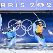 Zľava vodná slalomárka Monica Doria Villarublová z Andory, Haruka Okazakiová z Japonska, Slovenka Eliška Mintálová a Li Š'-tching z Číny v kvalifikačnej jazde kajak krosu počas XXXIII. letných olympijských hier v Paríži