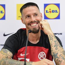 Na snímke manažér tímu a asistent trénera Marek Hamšík.