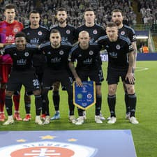 Na snímke futbalisti základnej jedenástky ŠK Slovan Bratislava pózujú pred zápasom 1. kola ligovej fázy Ligy majstrov Celtic Glasgow - ŠK Slovan Bratislava.