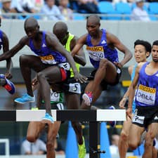 Kenský atlét Clement Kemboi (vľavo) sa obesil.