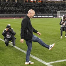 Španielsky futbalista Andres Iniesta oficiálne ukončil hráčsku kariéru vo veku 40 rokov.