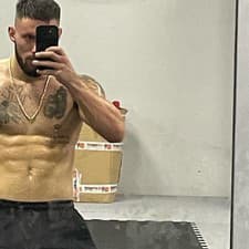 Profesionálny boxer Tomáš Bureš zmlátil v metre náhodného muža