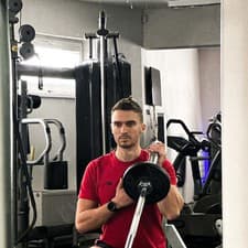 Úspešný kajakár Jakub Grigar už zaťažuje operované rameno v posilňovni a každý deň rehabilituje.