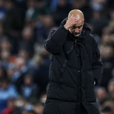 Slávny tréner Pep Guardiola momentálne na lavičke Manchestru City neprežíva tie najpríjemnejšie chvíle.