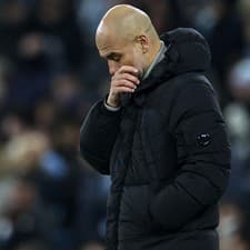 Slávny tréner Pep Guardiola momentálne na lavičke Manchestru City neprežíva tie najpríjemnejšie chvíle.